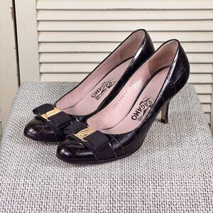 Vintage Salvatore Ferragamo Vara Brown Leather Gold Bow Designer Heels Size 6 B